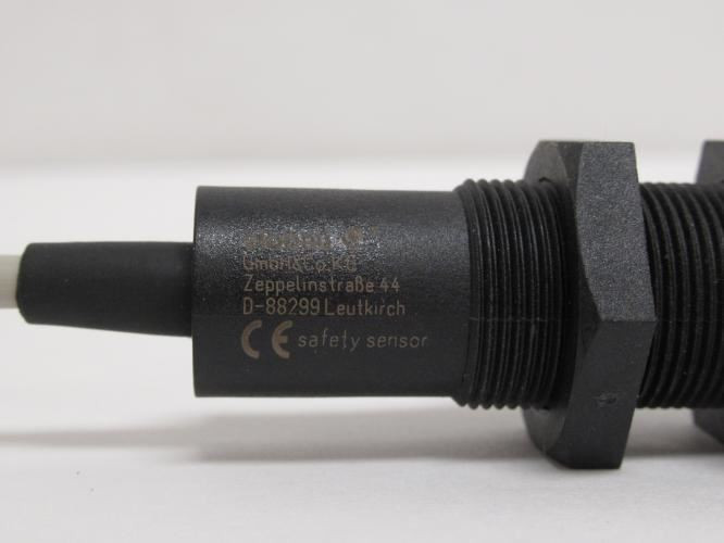 Omron E2F-X5E1; Inductive Proximity Sensor; 12-24 VDC