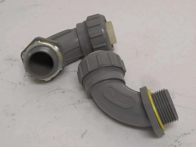 Arlington NMSC90100; Lot-2 Screw On Connector; 90Deg; Size: 1"