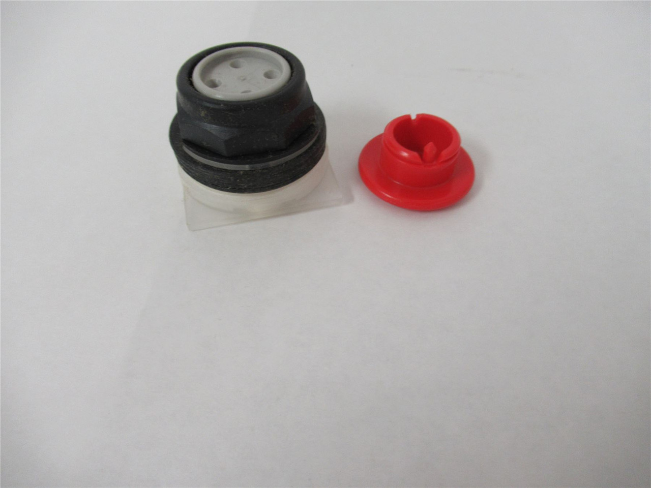 Schneider 9001SKR4R; Switch Momentary 30mm Red