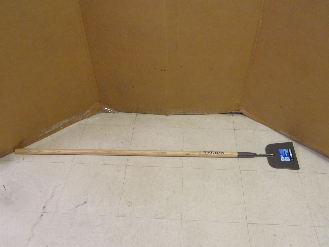 Ormadus 254478; Sidewalk Ice Scraper; 48" Handle; 7" Scraper