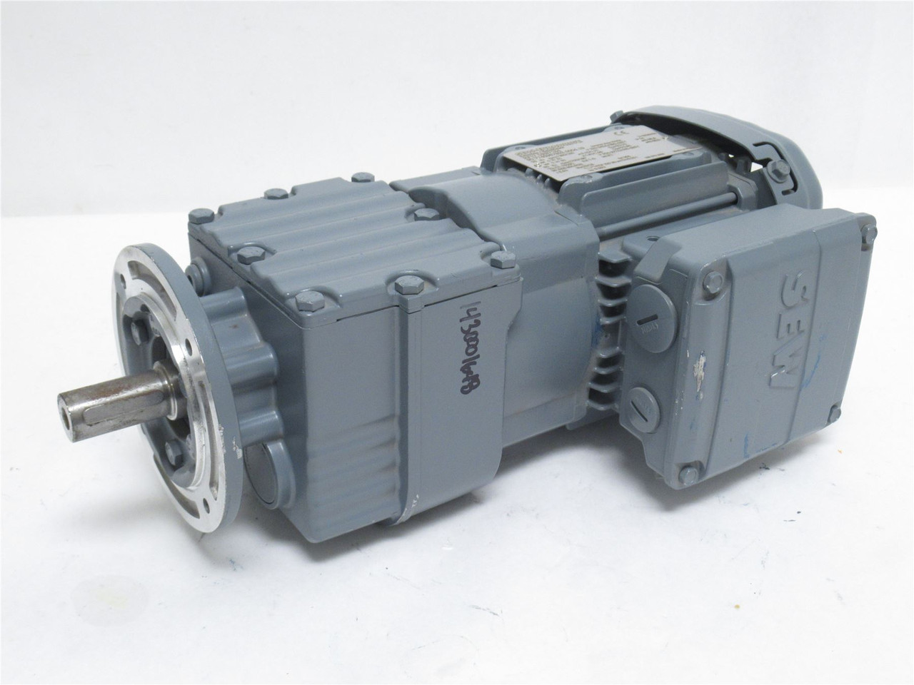 SEW RF17 DRS71S4; AC Gearmotor 8.6:1 Ratio; 440-480V; 60HZ