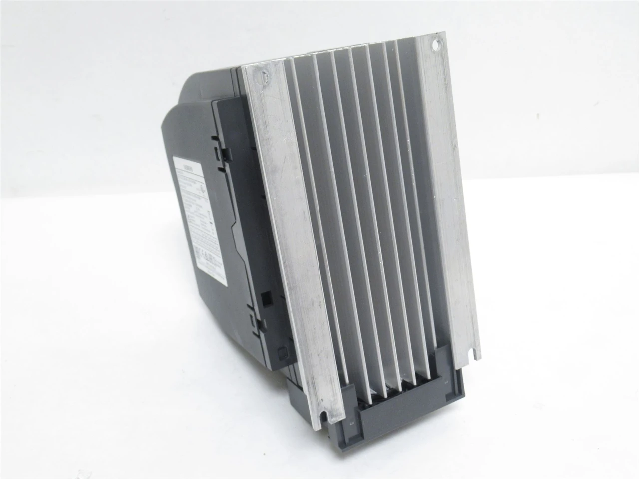 Siemens 6SL3210-5BE21-1UV0; AC Drive 1-1/2HP; 400-480V; 4A