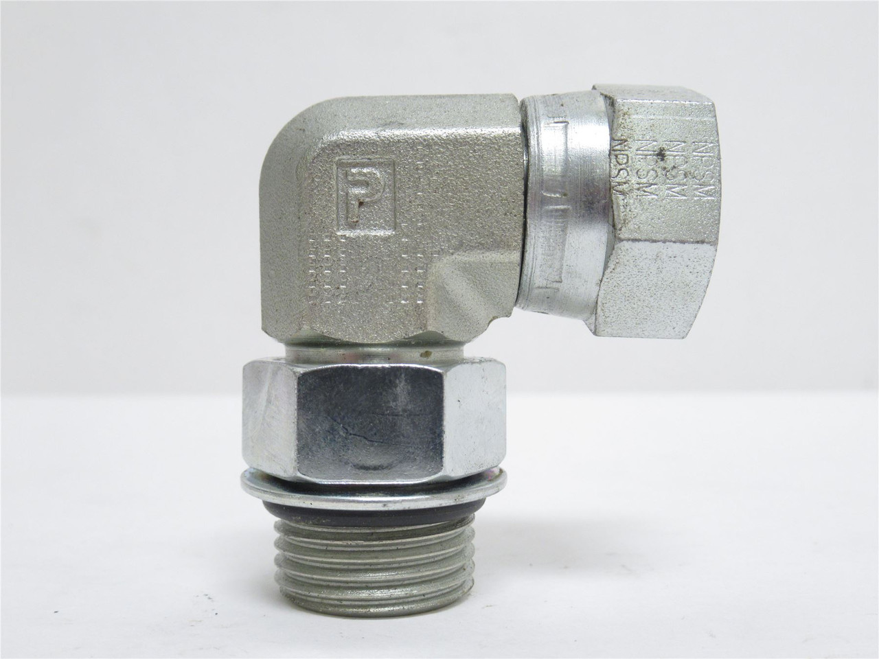 Parker 221984; Pipe Swivel 90Deg; 5/8 BOSS x 1/2NPT Swivel