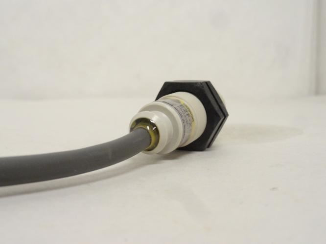 Omron E2F-X5E1; Inductive Proximity Sensor; 12-24 VDC
