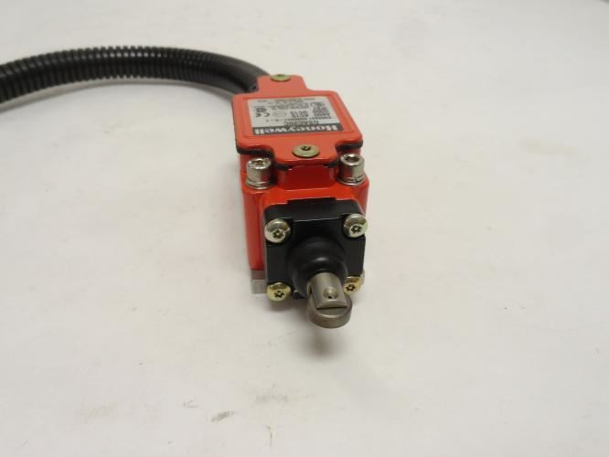Honeywell GSAC20C; Pre-Wired Safety Limit Switch; 2NO/2NC