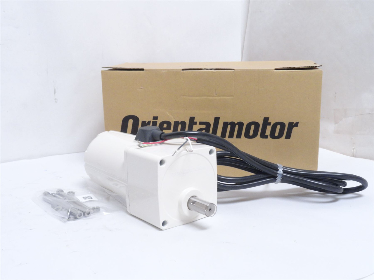 Oriental FPW56052-18; AC Gearmotor; 18:1 Ratio; 200/220/230V