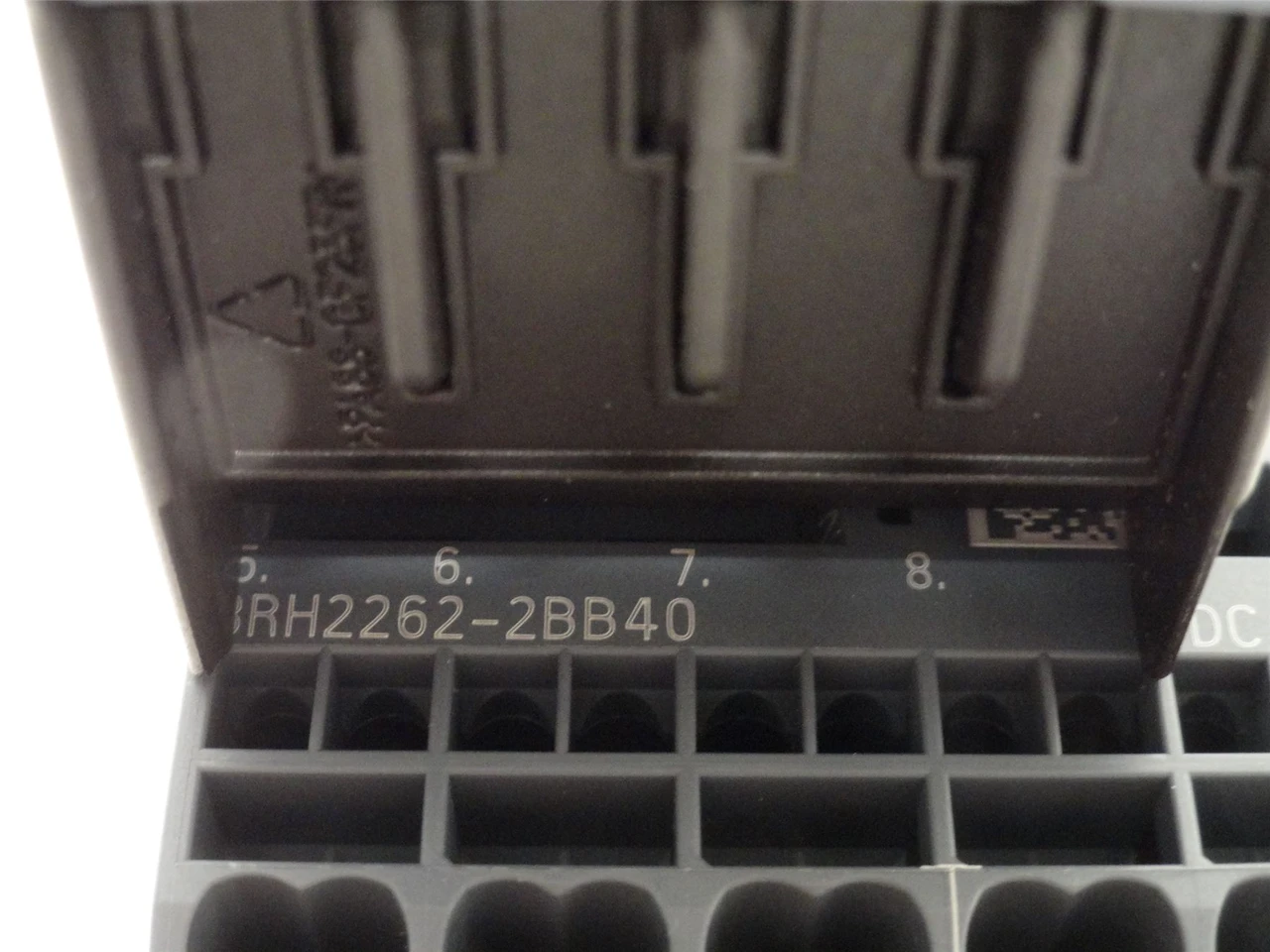 Siemens 3RH2262-2BB40; Control Relay; 6A; 230VAC; Coil: 24VDC