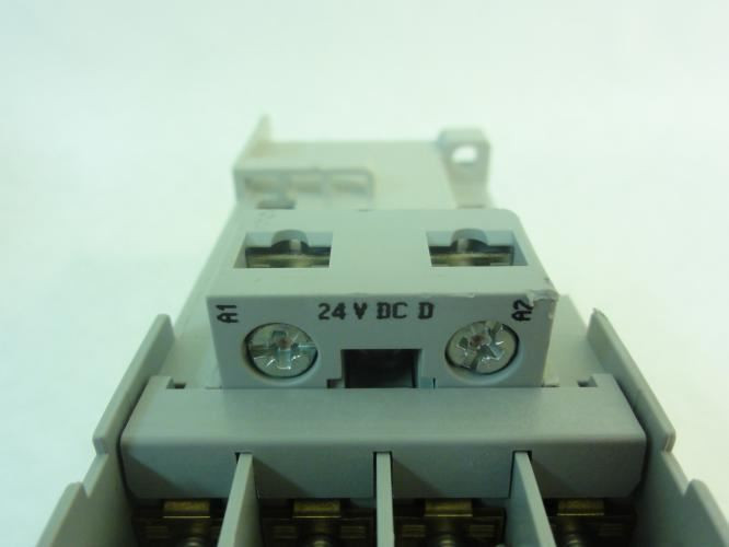Allen-Bradley 100-C09DJ400; Contactor 9A 3P 600V Coil: 24VDC