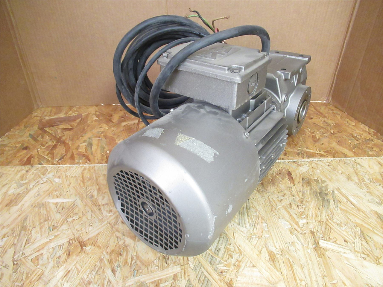 SEW SA57DT90L8/4BMG2HRU; AC Gearmotor; 2-Speed; 14:24 Ratio