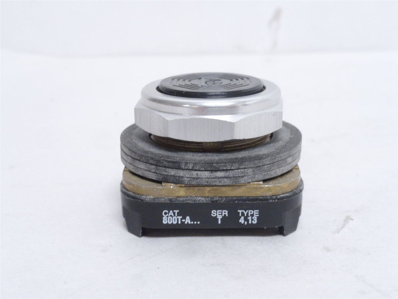 Allen-Bradley 800T-A2; Flush Head Push Button; Momentary 30mm