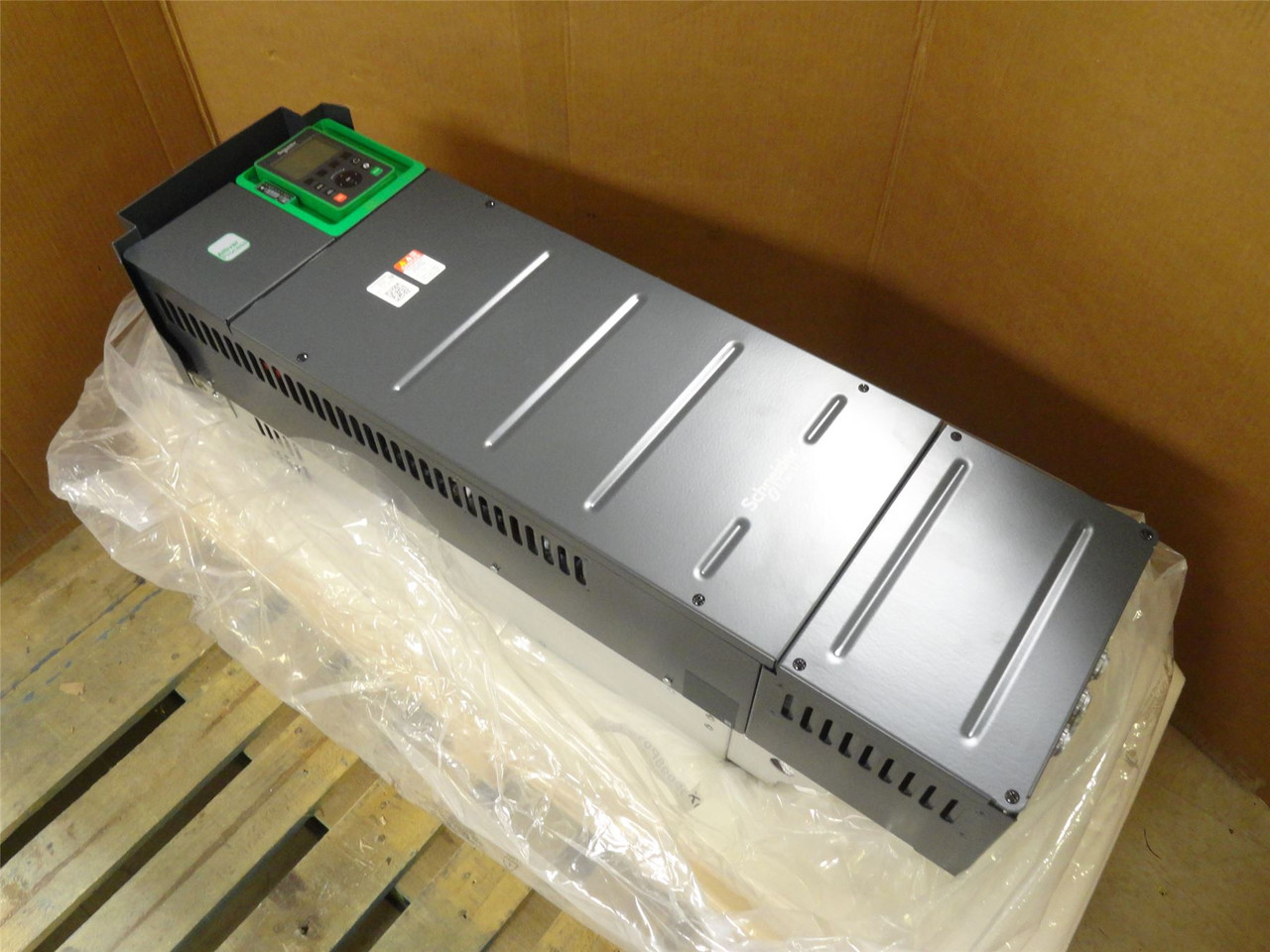 Schneider ATV930D55N4; AC Drive 75HP 380-480VAC; 106A