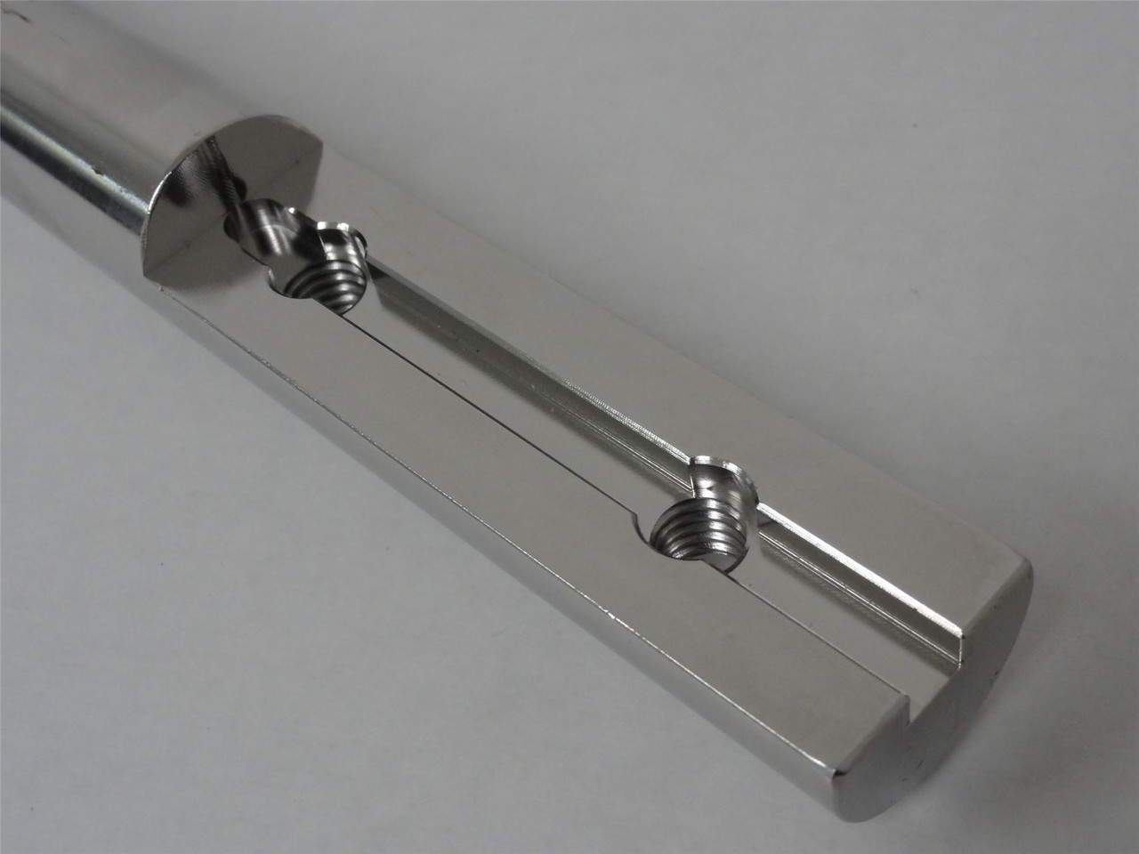 M-Tek 76104601A; RH Pivot Shaft; 54/61 To 1/2 w/Jaw
