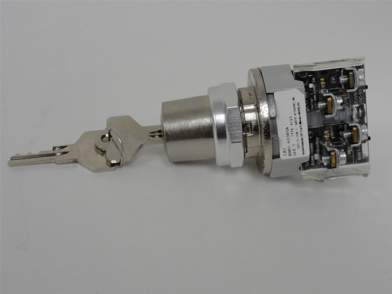Allen-Bradley 800T-H3303A; Selector Switch 1NO/1NC 2 Position
