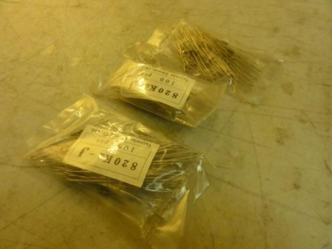 MFG- MDL-Unkn80988; LOT-300; 820k Ohm Resistors