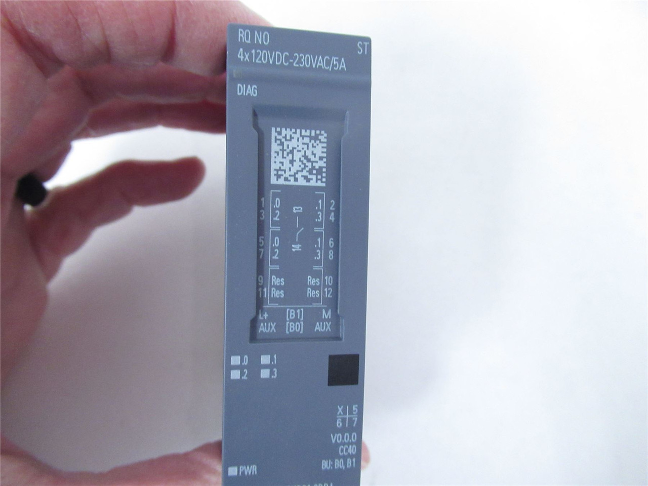 Siemens 6ES7132-6HD01-0BB1; Module RQ NO 4x120V DC 230VAC/5A