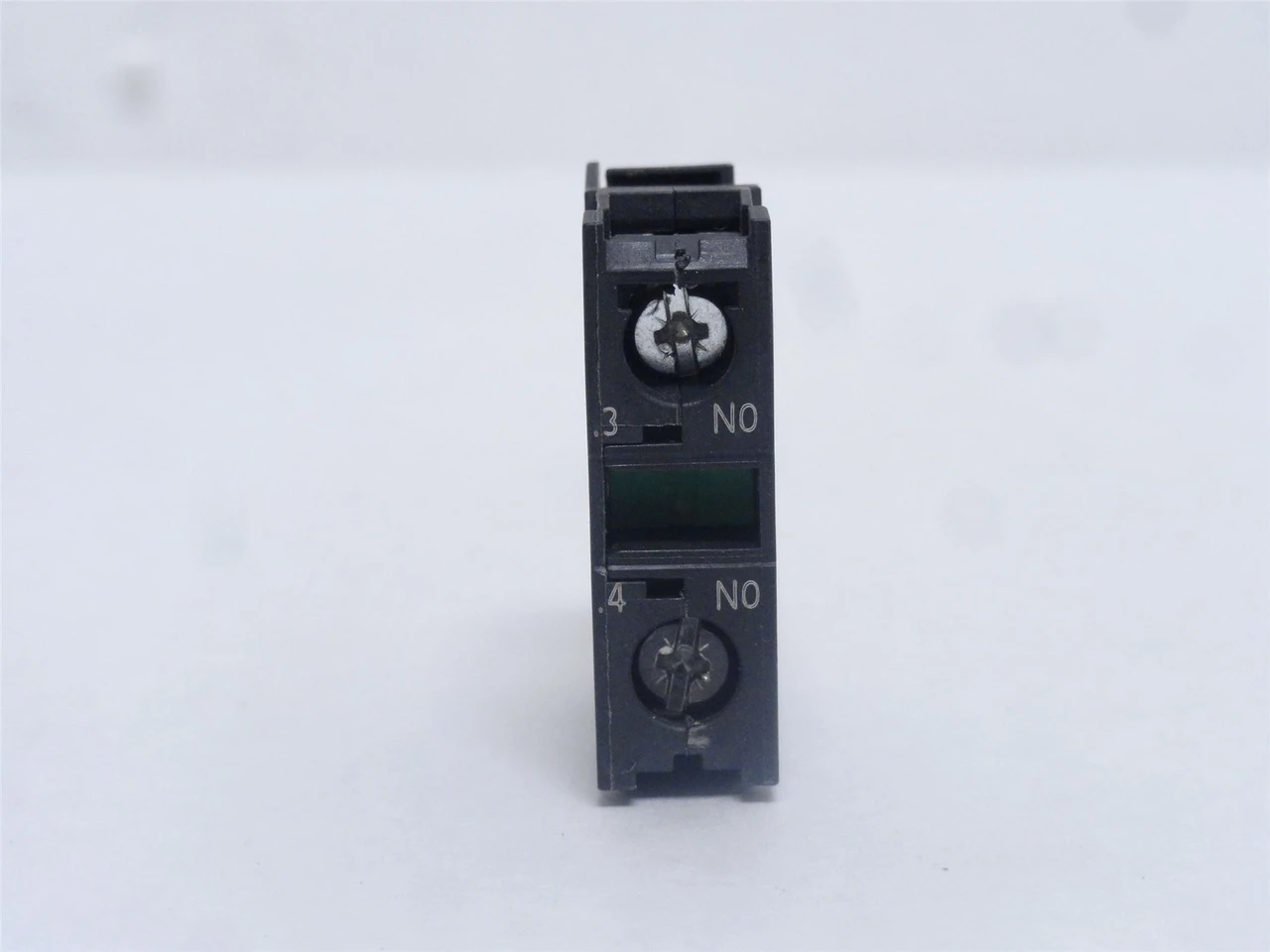 Siemens 3SU1400-1AA10-1BA0; Contact Block; 6A; 230VAC; 1-NO