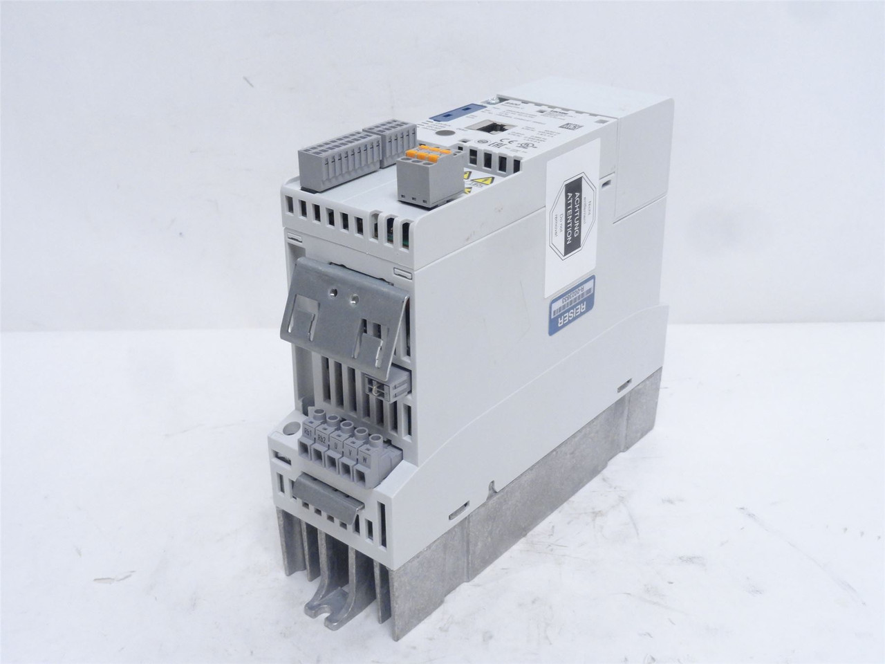 Lenze E84AVSCE3714SXO; Topline C AC-Drive .75KW 400-500VAC