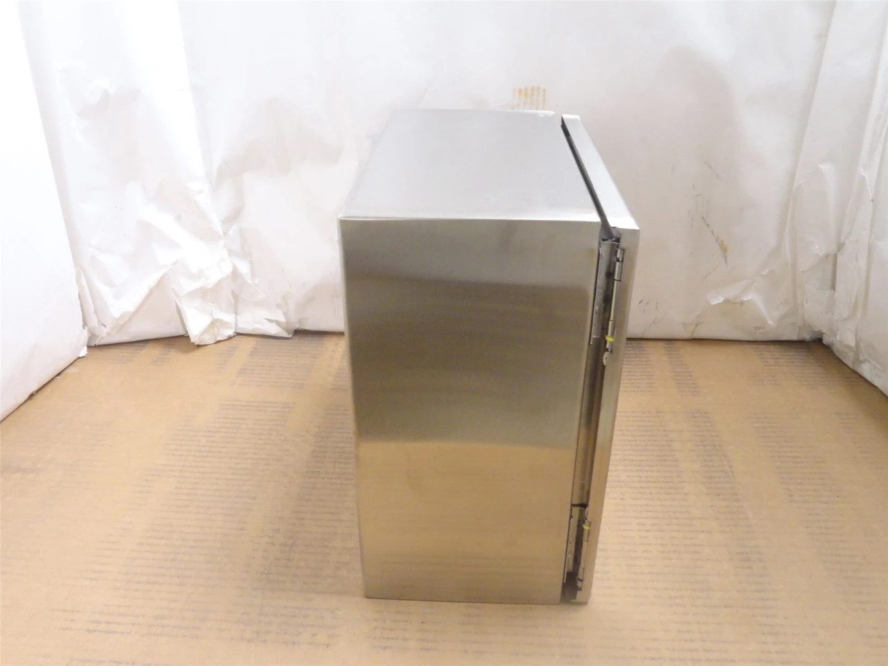 Hubbell N412121206SSC; Enclosure; SS-304; 12" x 12" x 6"