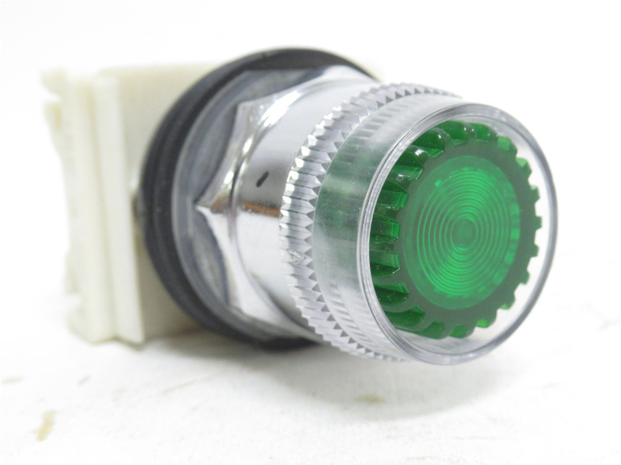 Square D 9001K1L7G; Pushbutton Switch; 220VAC; Green