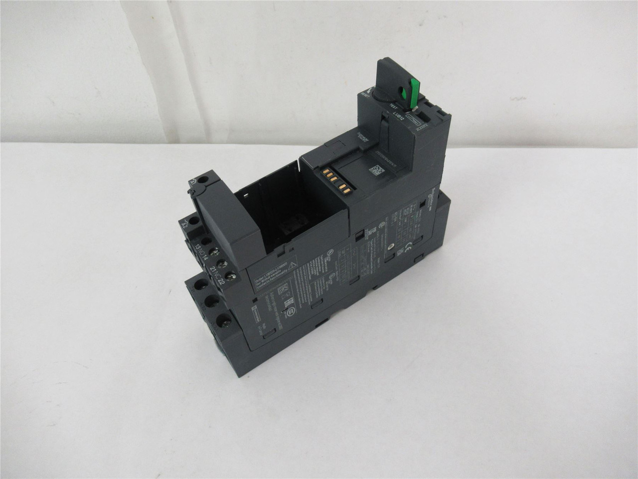 Schneider LUB12; Starter Power Base 3 Poles 12A 24-240V AC/DC