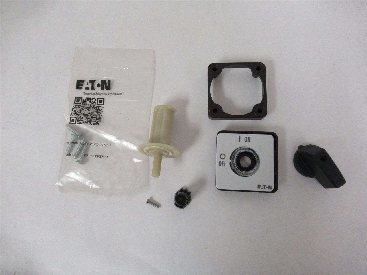 Eaton T0-2-1/Z; Switch On-Off 20 A 2 Contact Unit 3 Pole