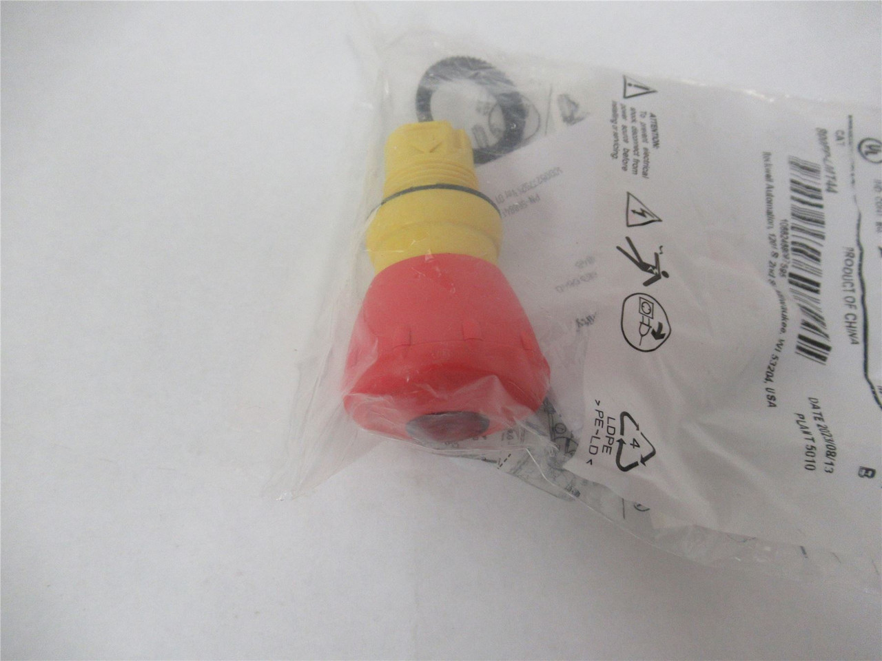 Allen-Bradley 800FP-LMT44; Switch EStop 40mm Twist To Release