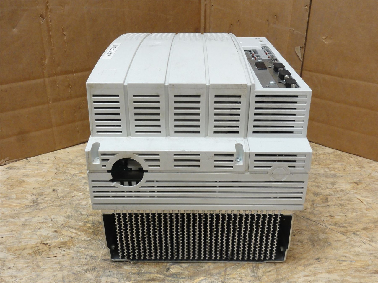 Lenze EVS9327-EP; Servo Controller; In: 3/PEAC; 400/480V
