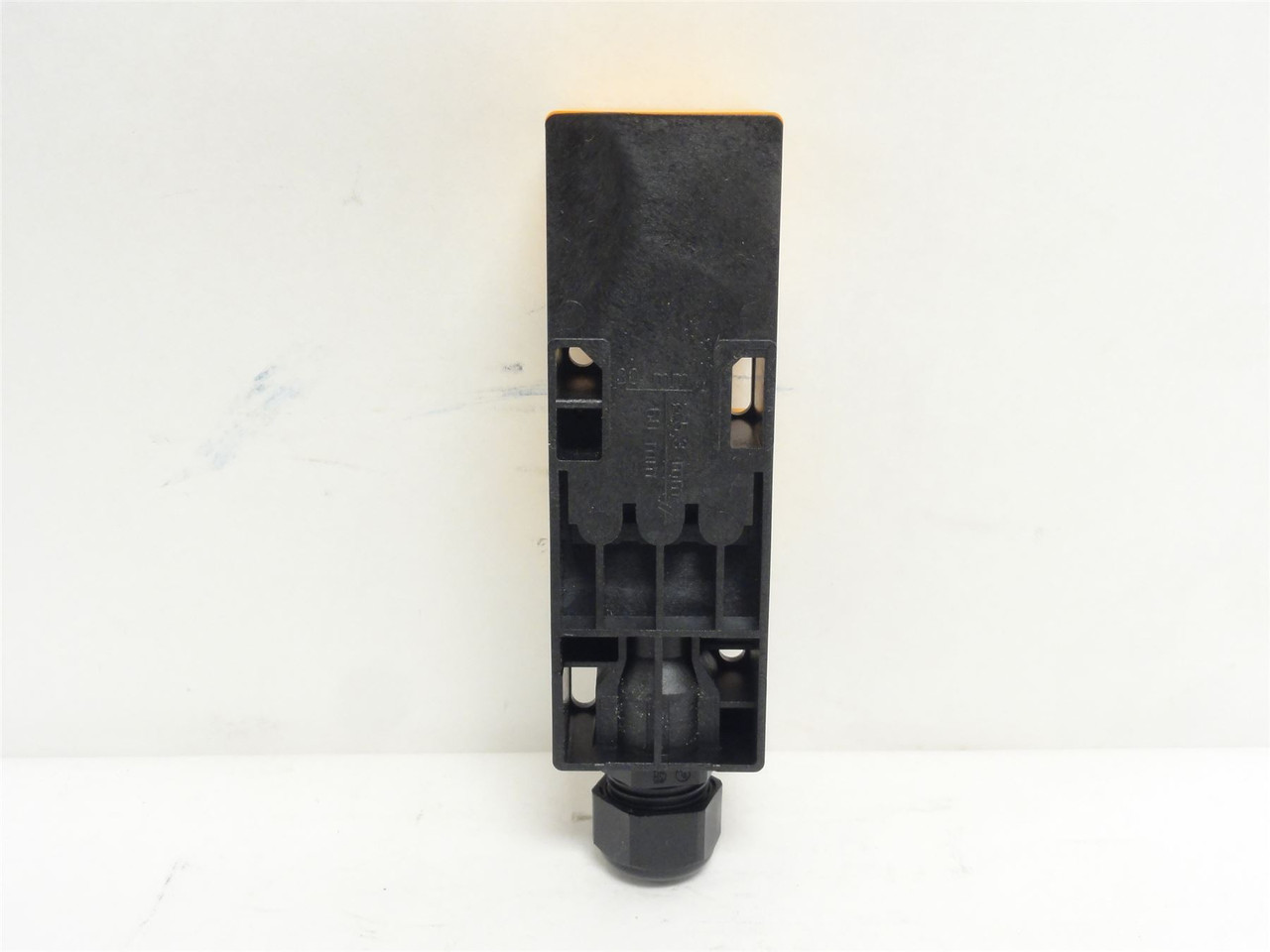 ifm IM0013; Inductive Proximity Sensor; 20-250VAC/DC; 2-Wire