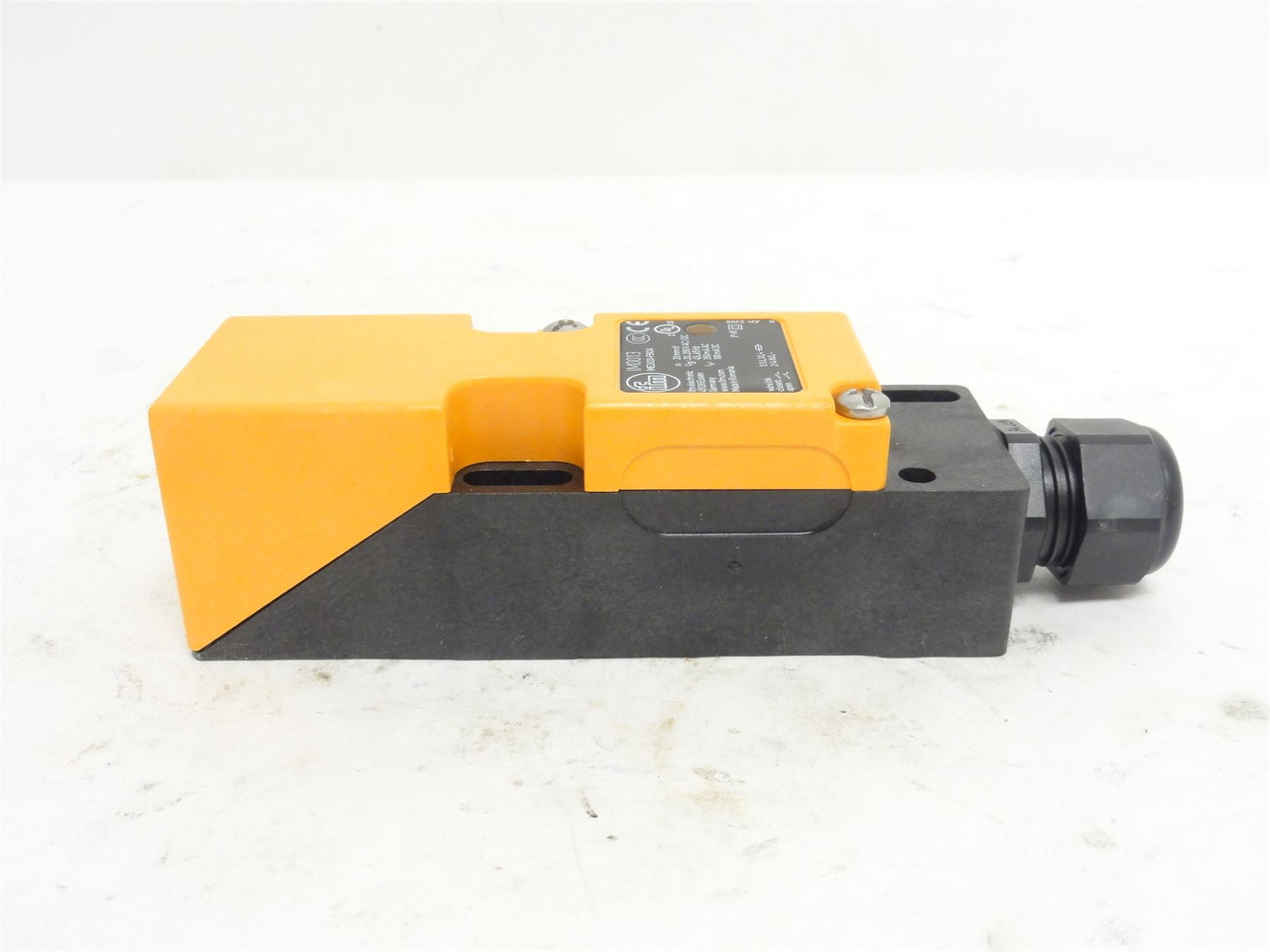 ifm IM0013; Inductive Proximity Sensor; 20-250VAC/DC; 2-Wire