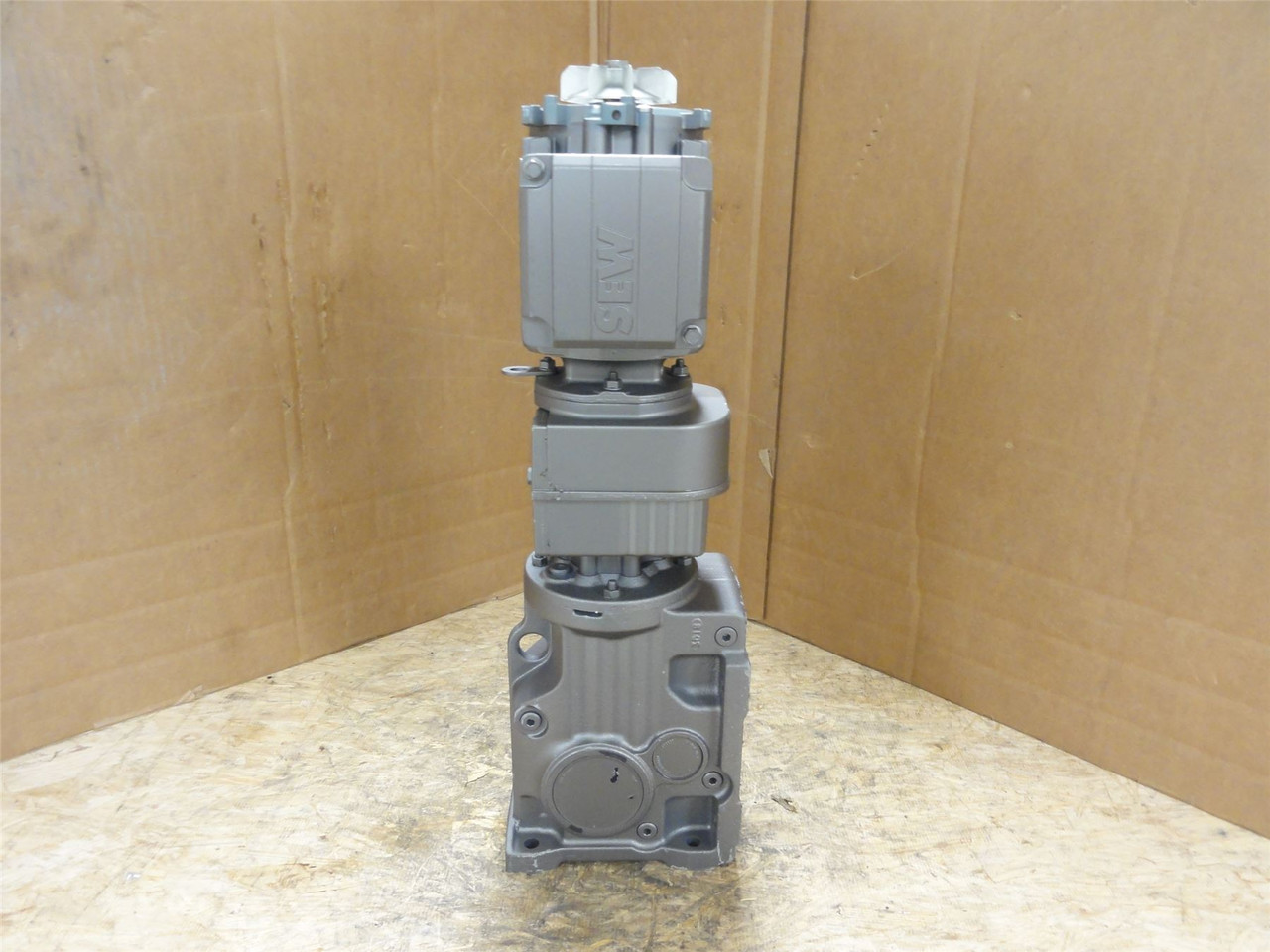 SEW K37R17DRN63M4; Gear-Motor; 1288:1 Ratio; 440/480VAC