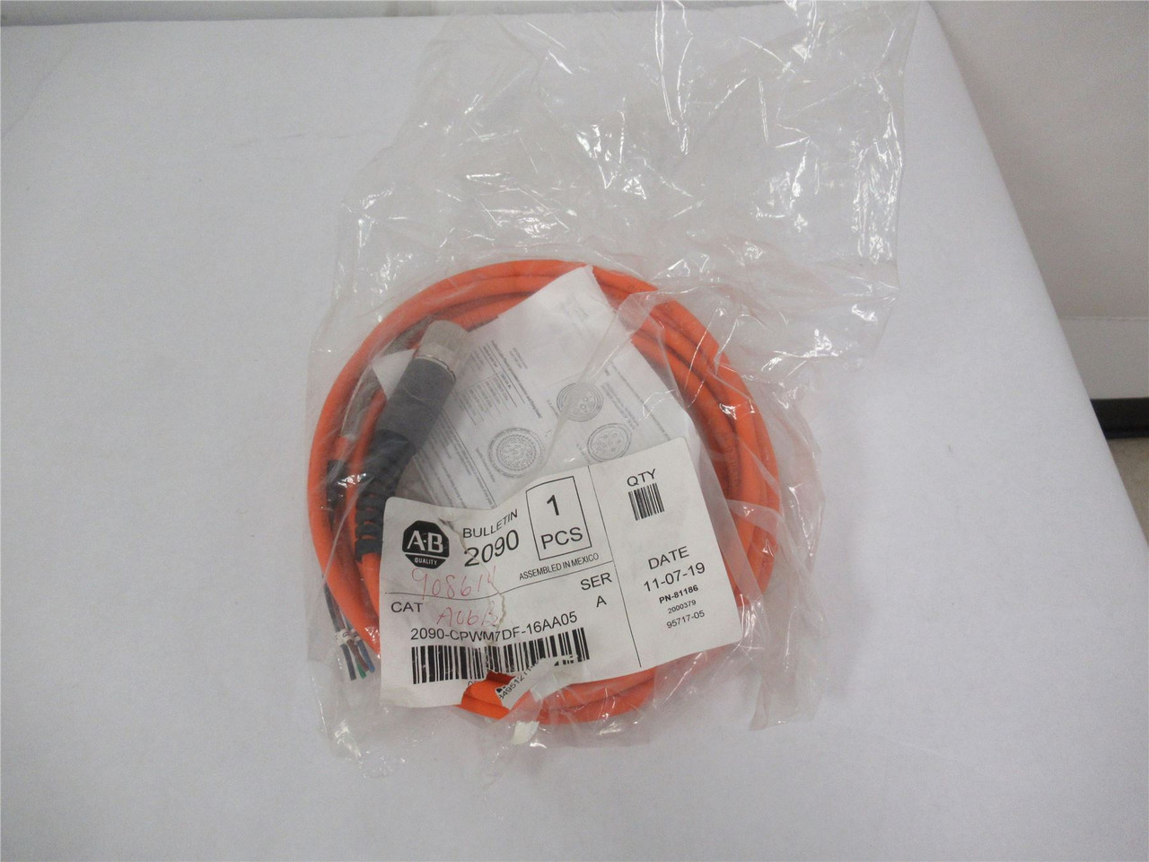 Allen-Bradley 2090-CPVMD7DF-16AA05; Power Cable  16AWG 5meter