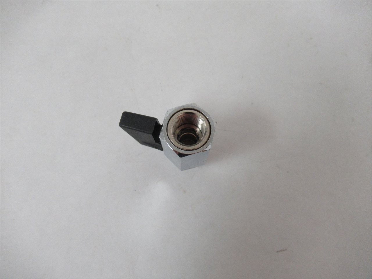 Poly Clip 72979; Valve Ball 1/2 NPT Male X 1/2 HPSC Female