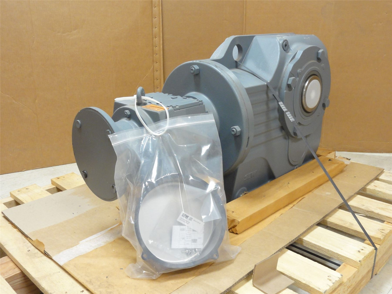 SEW KA107R77AMS182; Inline Gear Speed Reducer; 522:1 Ratio