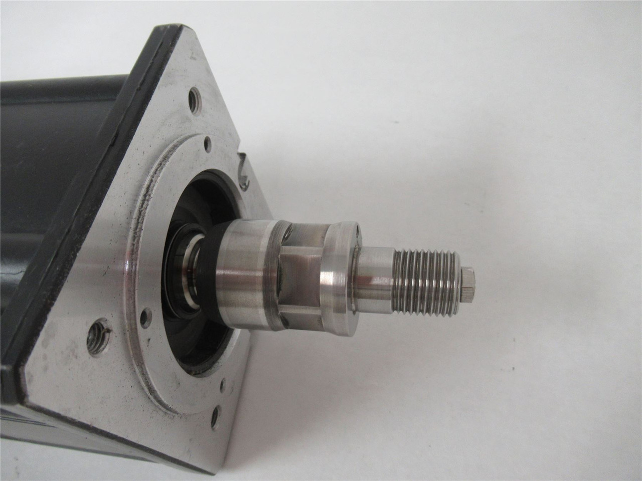 Lenze MCS09H41-RS0B0; Servo 10.2AMP 300V 270HZ 4050RPM 11 NM