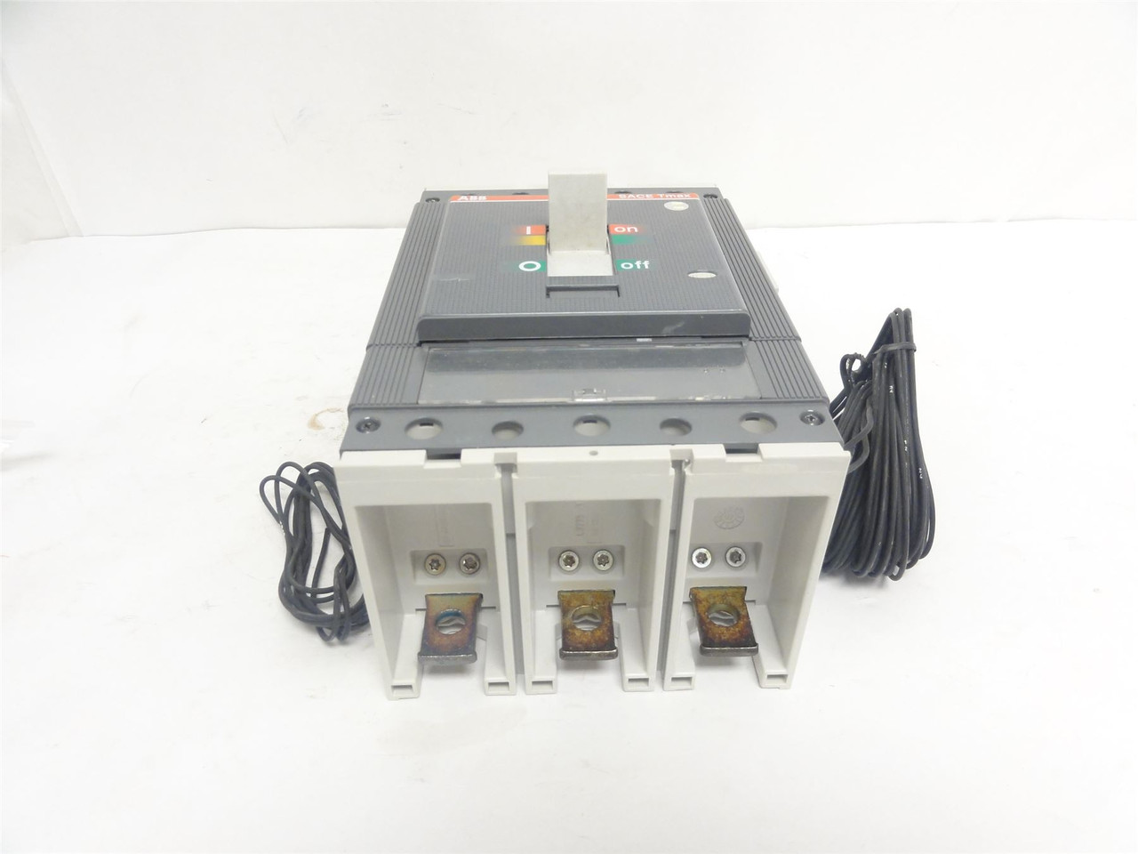ABB T5H400DW; Tmax Molded Case Switch 400A; 3P; 600V