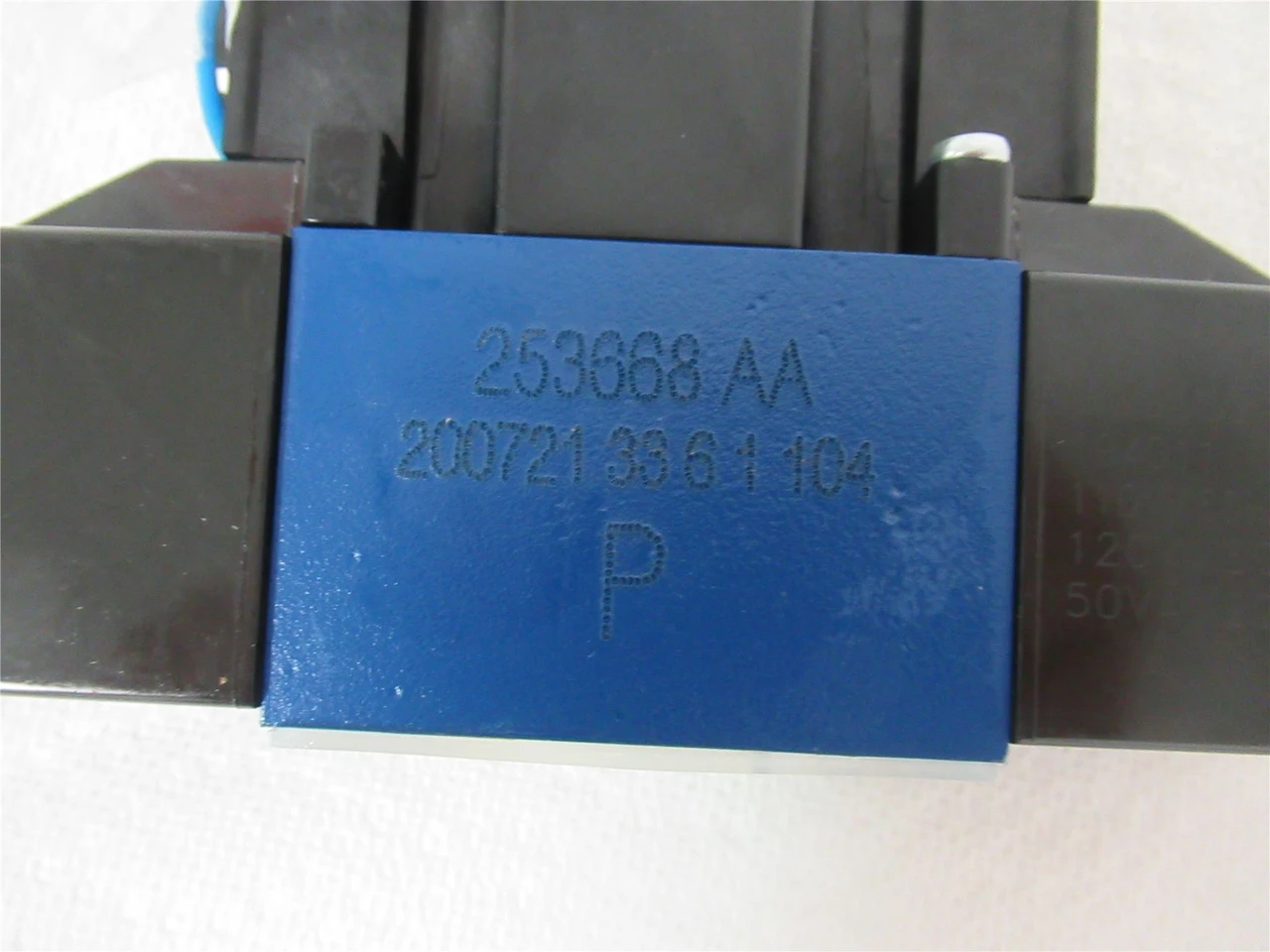 Rexroth R978874065; Hydraulic Solenoid Valve110VAC 3 Position