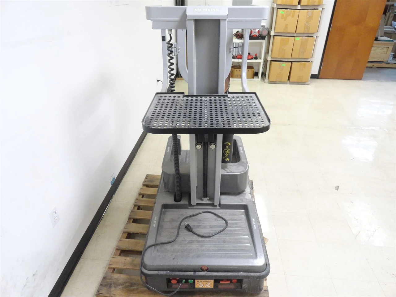 Raymond SpinGo; Single Man Aerial Warehouse Lift; 12V Supply