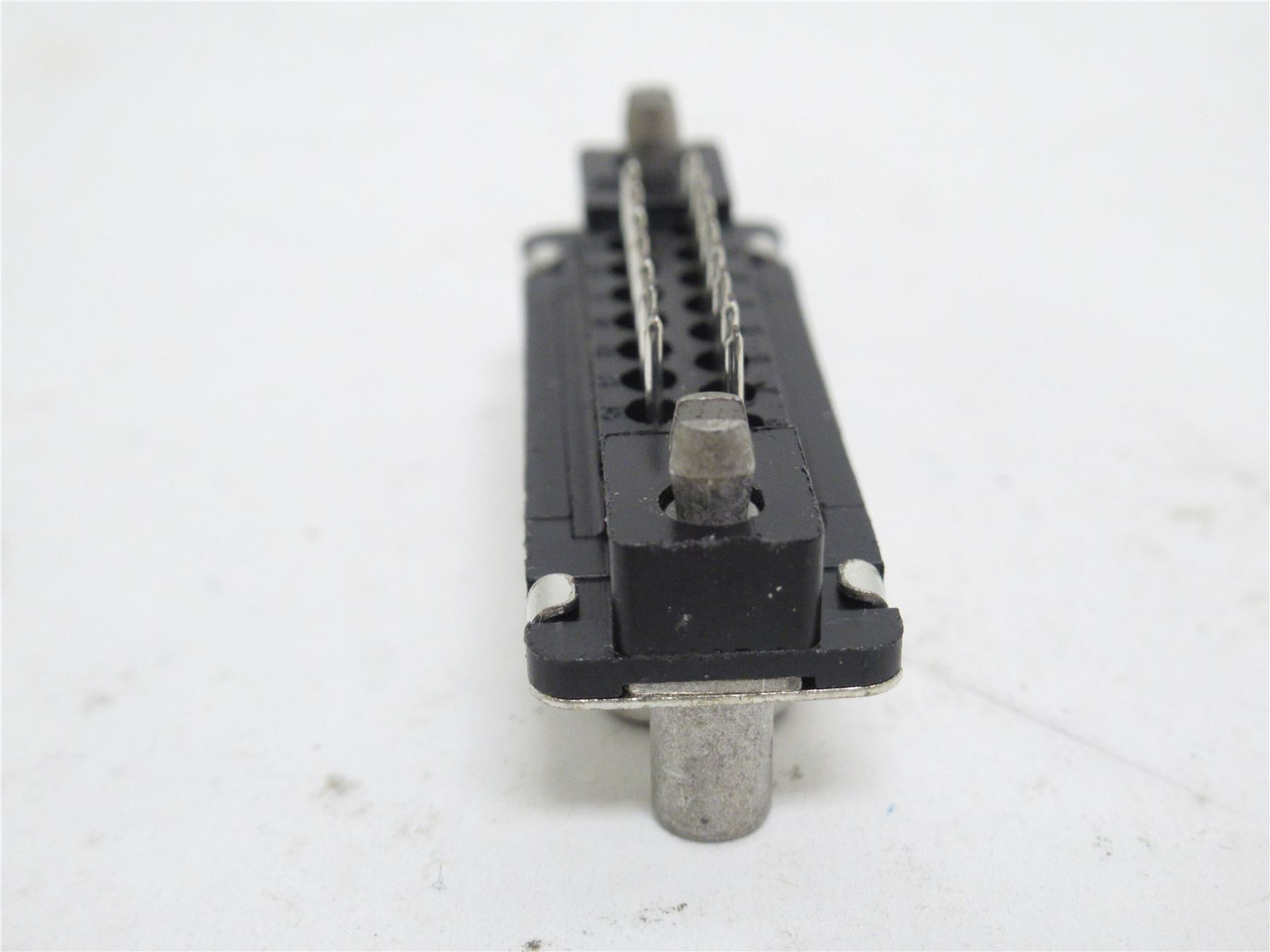Amp 787683-1; Lot-6; D-Sub Standard Connectors; 15-Pin