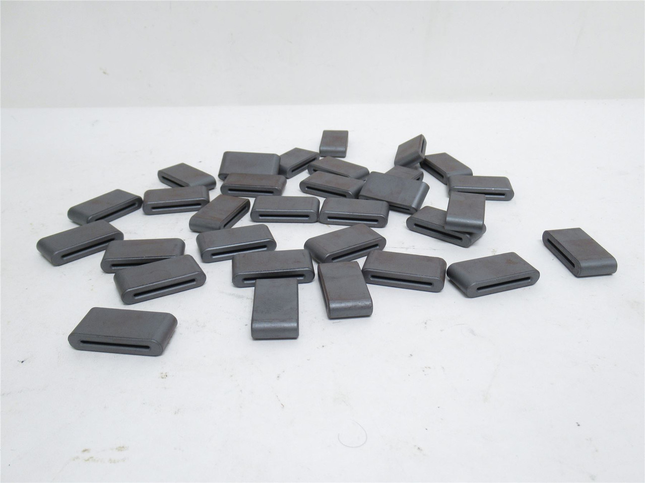 Laird-Signal 28R1141-010; Lot-31; Free Hanging Ferrite Cores