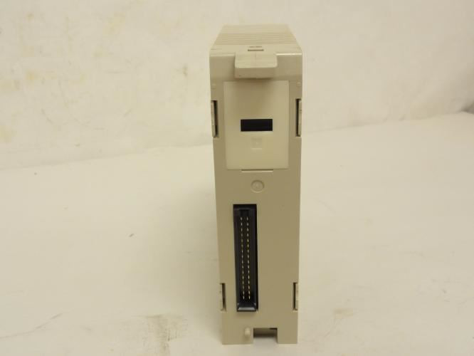 Omron C200H-0C224; Output Unit; 240VAC/24VDC; 2A