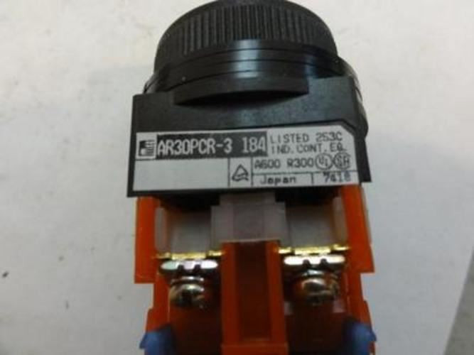 Fuji AR30PCR-3 184; Pushbutton Switch; 3 Position