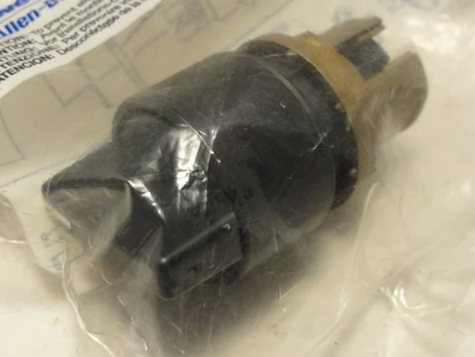 Allen-Bradley 800EB-SM22; Switch; 22.5mm; 2-Position