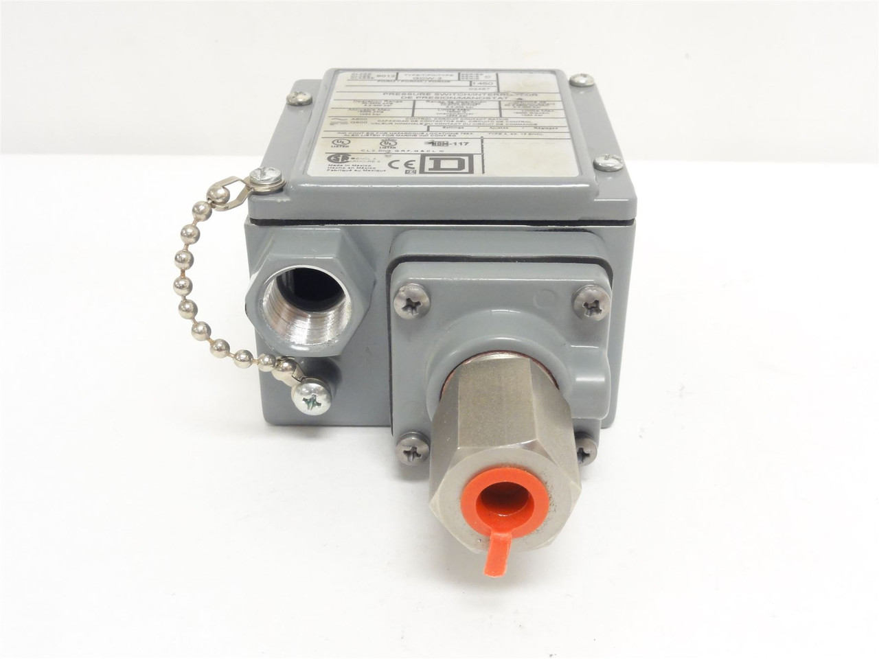 Square D 9012GCW2; Pressure Switch; 90-2900PSI; 600VAC; 1/4NPT
