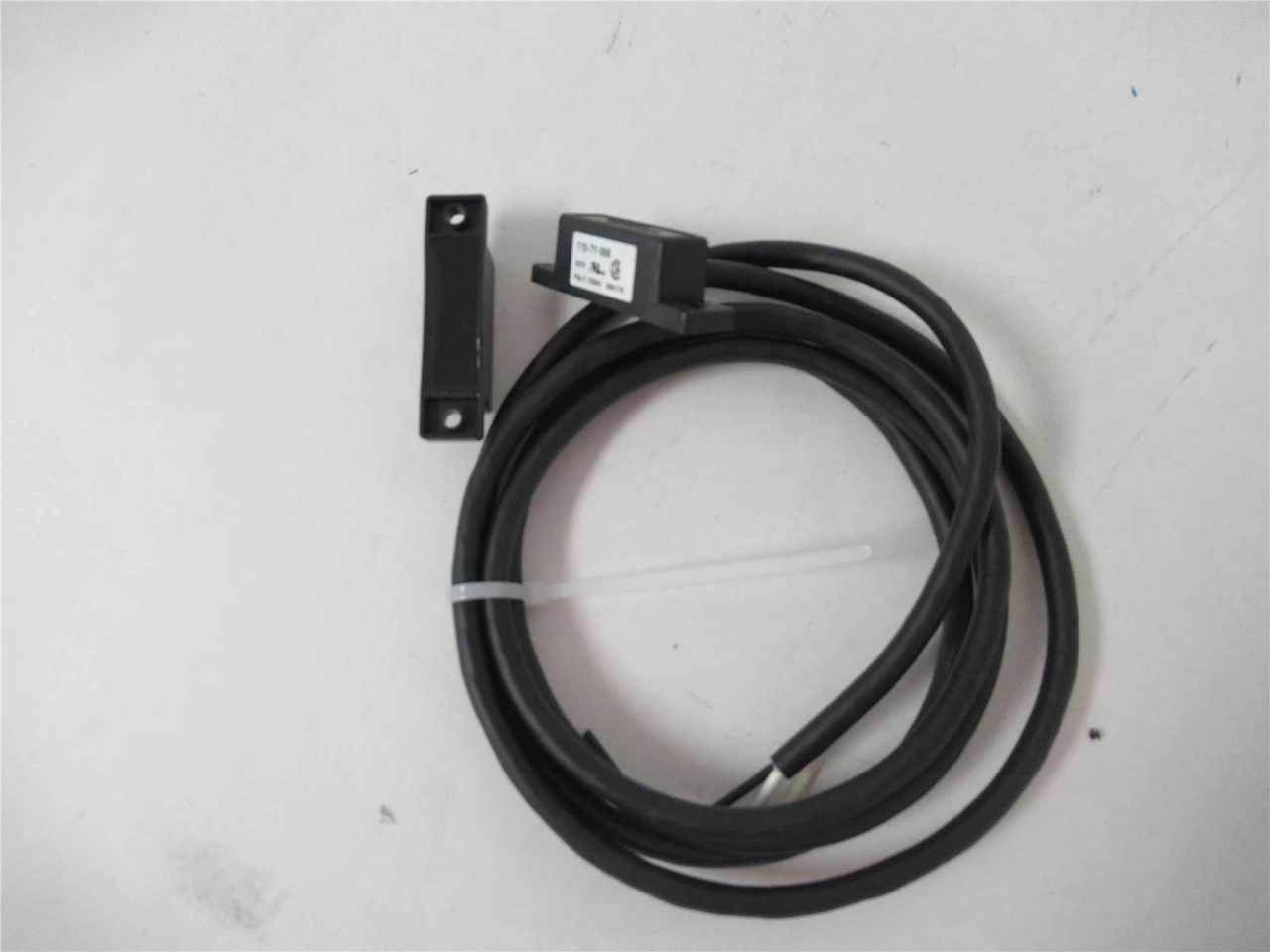 Sentrol Industrial 115-Y7-06K; Safety Switch 120VAC/28VDC