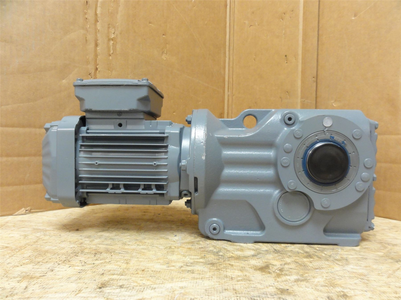 SEW KA47DRN71M4/DH; Gearmotor 85.12:1 Ratio 1/2HP; 380-415VAC