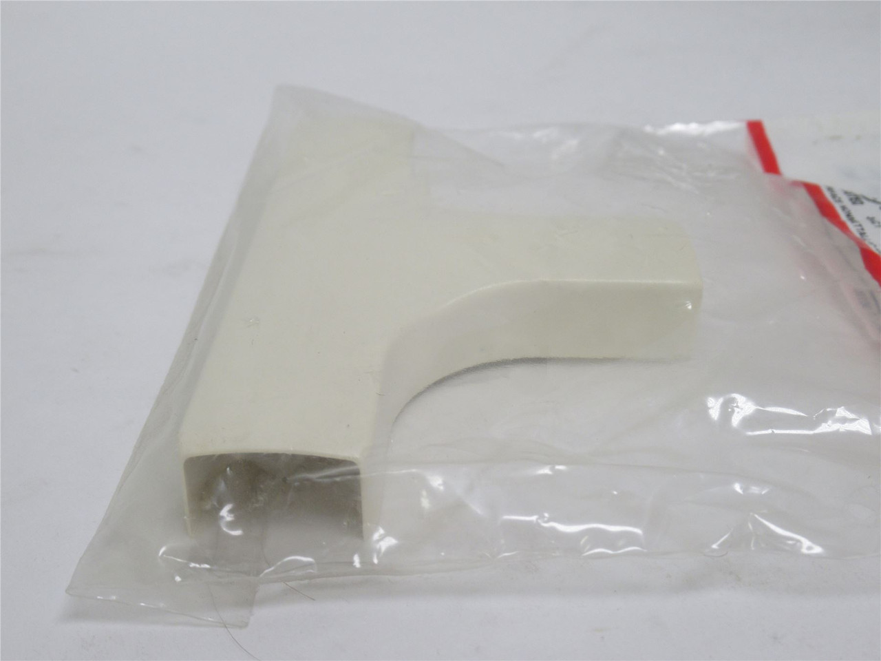 Wiremold 3YE25; Lot-2 Single Channel Non-Metallic Tee; Ivory