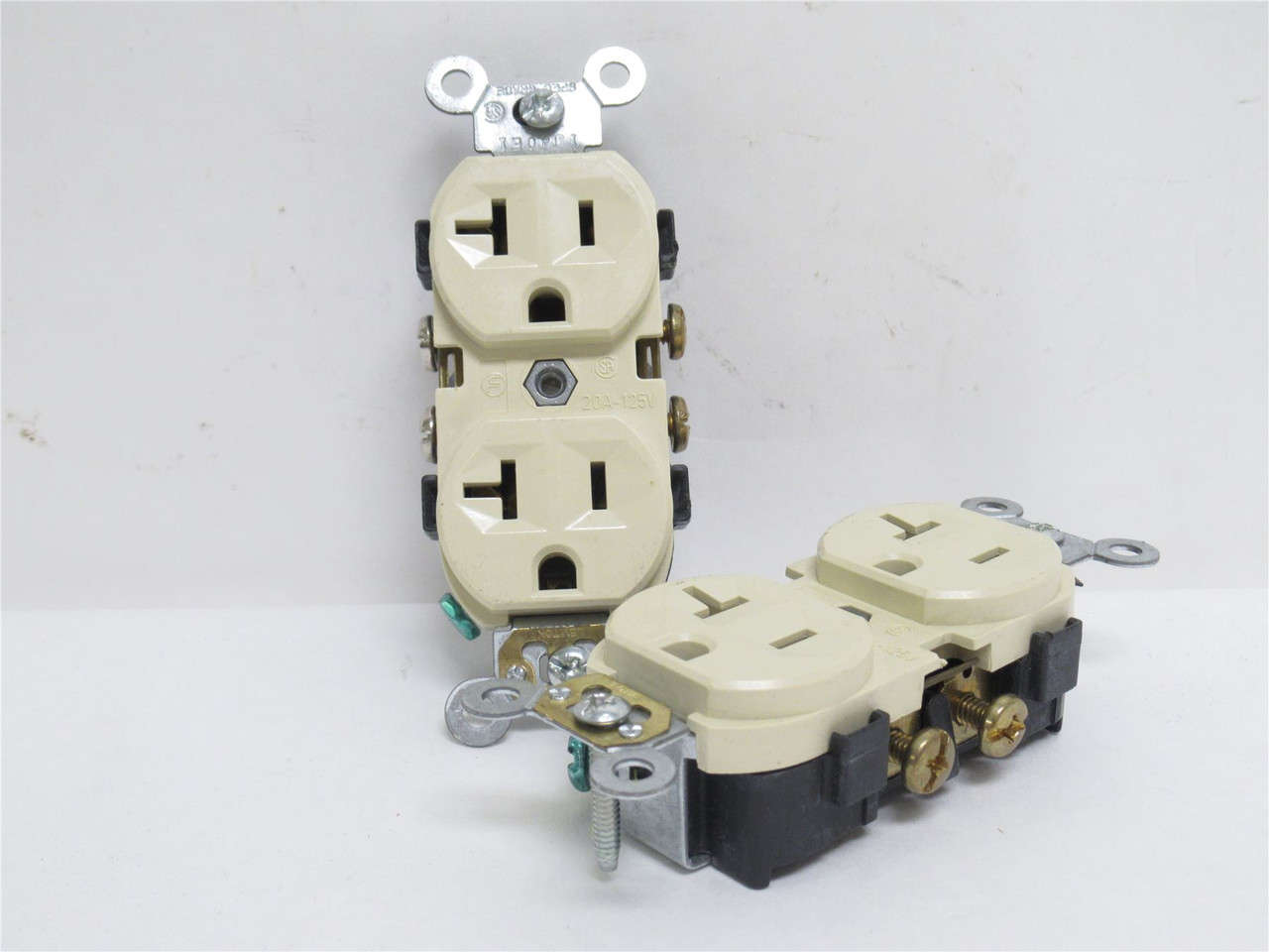 Industry-Std 52HD78; Lot-2; Duplex; Receptacles; 20A; 125V