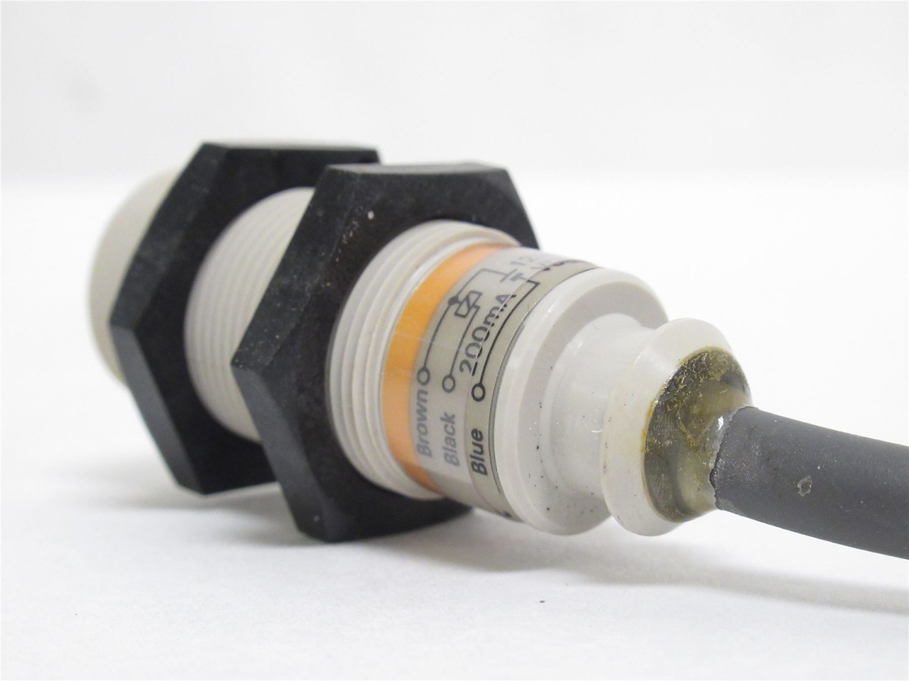 Omron E2F-X5E1; Inductive Proximity Sensor; 10-30VDC; 2m Wire