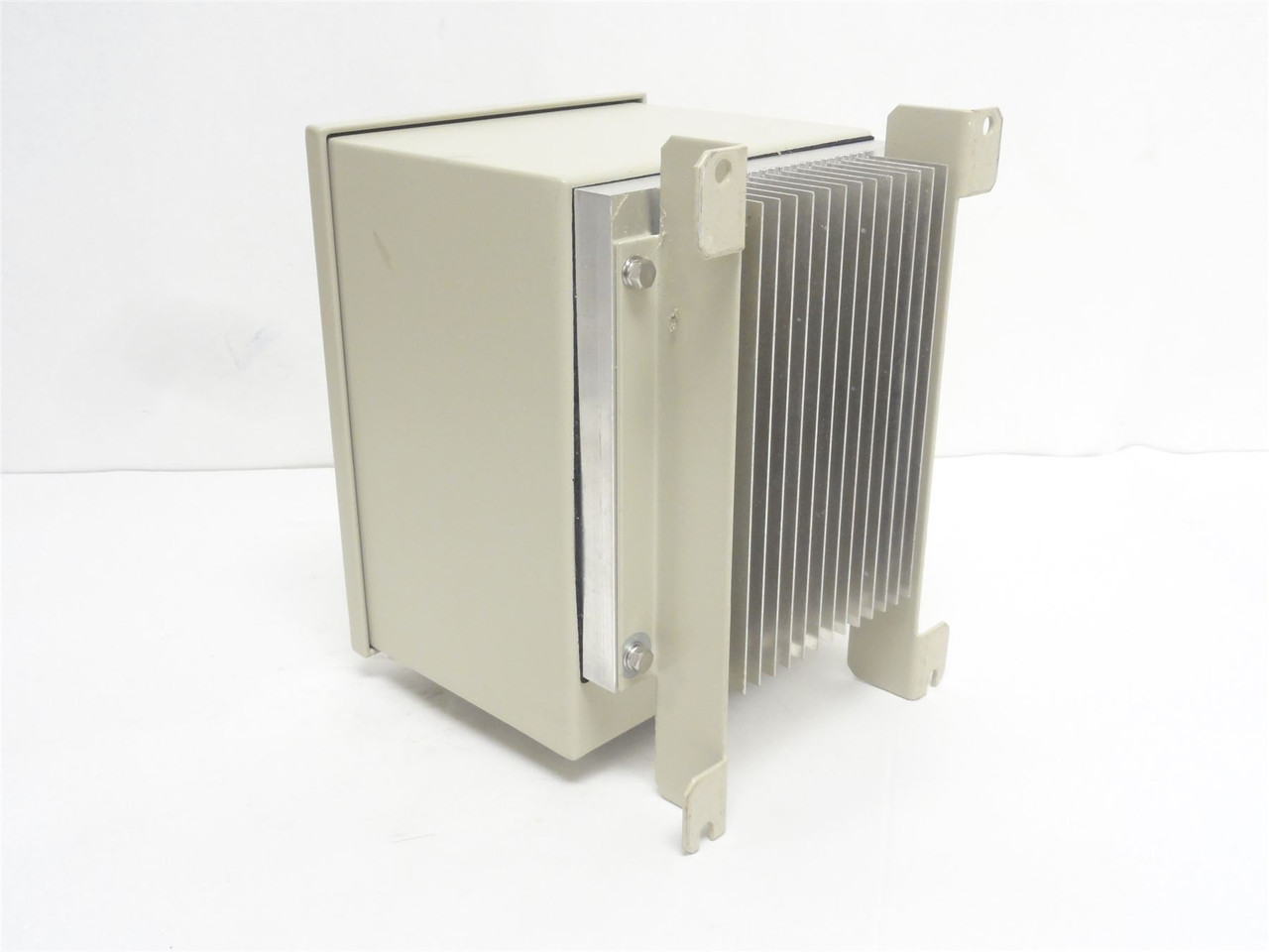 Yaskawa CIMR-VU4A0002GAA; AC Drive; 1HP; 480VAC; 3-Phase; 2.1A
