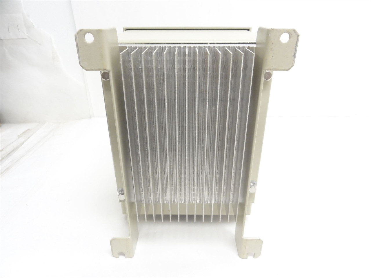 Yaskawa CIMR-VU4A0002GAA; AC Drive; 1HP; 480VAC; 3-Phase; 2.1A